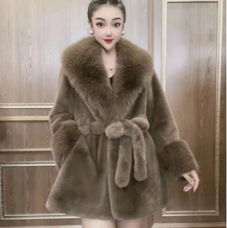 2024 Winter New Fur Coat Gold Mink White Moonlight New Year Battle Robe Chaebol Princess Wholesale