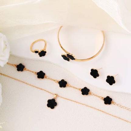 Lucky Flower Jewelry Set Gold Plated Bracelet Five Leaf Grass Necklace Ring Earring With Alloy Material