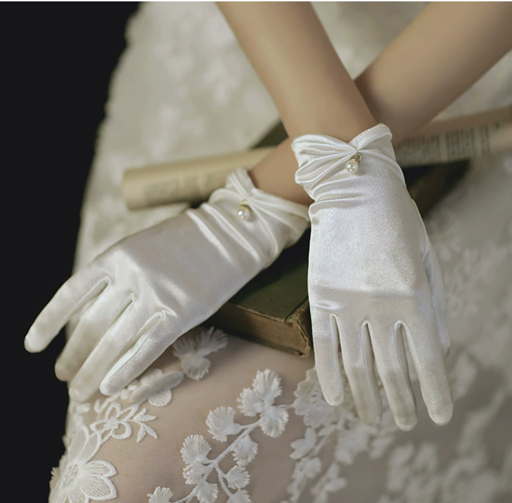 Recommended props for live stream welcoming guests, pearl white gloves, satin bridesmaids