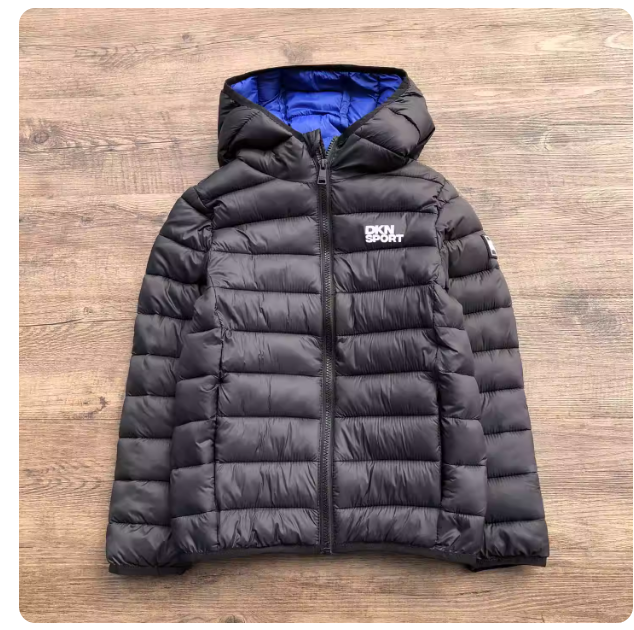 Lightweight cotton-padded jackets for boys, exported to Europe and America, original export overstock, lightweight and warm cotton-padded clothing for medium and large children.