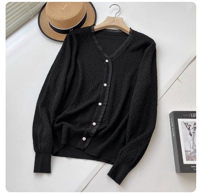 Women's new stylish and versatile embroidered floral wool knit sweater with subtle floral patchwork single-breasted design.