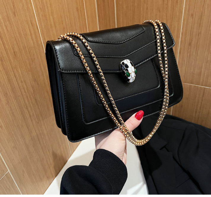 Cross-border women's bag thick chain crossbody heavy backpack 2023 new crossbody one shoulder double compartment flip cover fashion trend