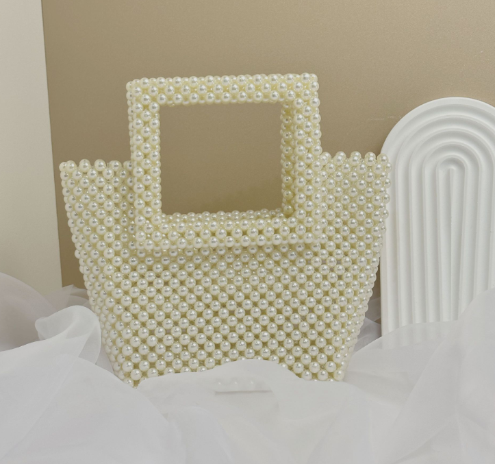 Factory direct sales, hot-selling acrylic square tote bag, high-quality, lightweight, versatile square pearl bag for women.