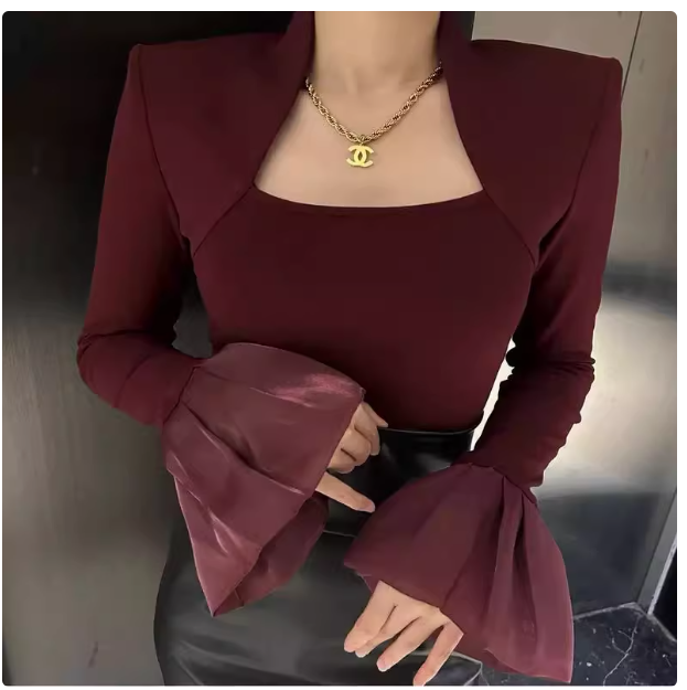 European retro trumpet sleeve shoulder tops for women, niche temperament, new style small shirts, cold and indifferent, royal sister T-shirt trend