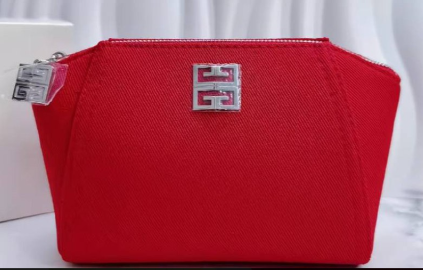 Givenchy Global Shopping Member Gift: Large Capacity Portable Makeup Bag  Pack your toiletry bag