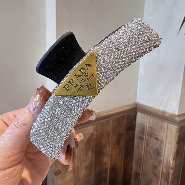 Hair clip 2023 new product flash diamond letter shark clip back of the head high-end lazy hair clip Korean version Ins hair clip female