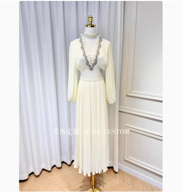 High-end banquet evening dress 2025 spring and autumn women's retro V-neck pleated beaded large swing slim dress