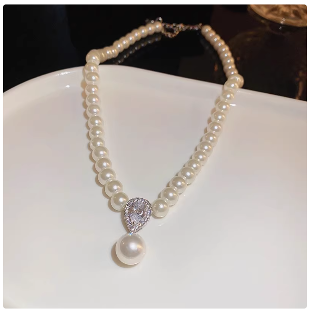 Pearl necklace for women 2025 new hot style clavicle chain high-end light luxury niche neck chain accessories sweater chain