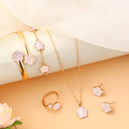 Lucky Flower Jewelry Set Gold Plated Bracelet Five Leaf Grass Necklace Ring Earring With Alloy Material