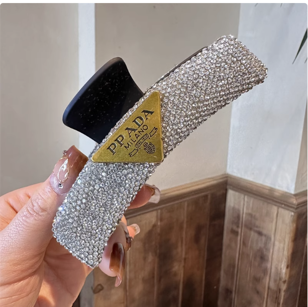 Hair clip 2023 new product flash diamond letter shark clip back of the head high-end lazy hair clip Korean version Ins hair clip female