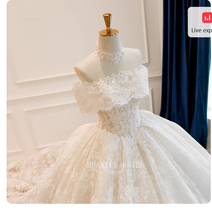 Luxurious French lace wedding dress, two-way wear, strapless or off-shoulder, with a train