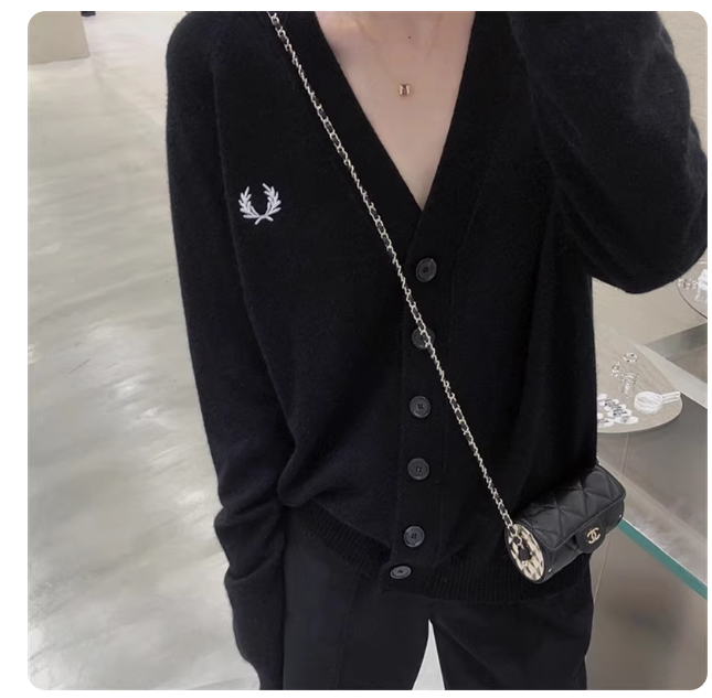 Autumn and winter V-neck black wool knitted cardigan women's loose slim wheat ear embroidered sweater jacket age-reducing outer wear trend