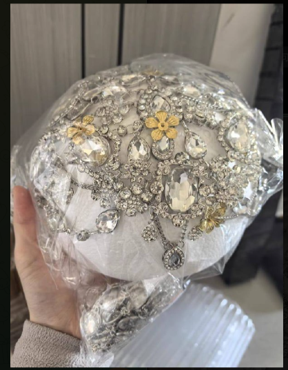 Deng Ziqi's exotic eyebrow pendant, European and American electronic music festival, bar night show, exaggerated hair accessories, tassel headdress