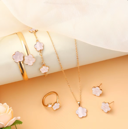 Lucky Flower Jewelry Set Gold Plated Bracelet Five Leaf Grass Necklace Ring Earring With Alloy Material