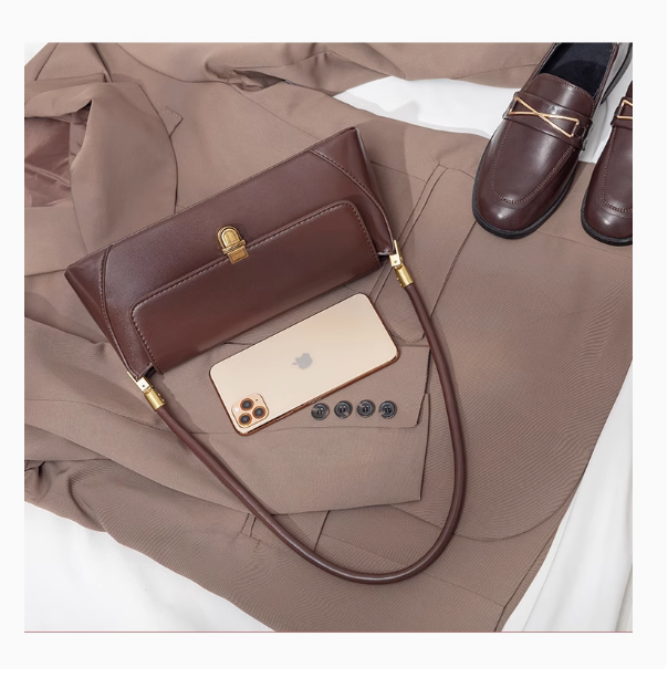 2024 Early Spring "Attitude" Retro Underarm Bag Baguette Retro Bag Versatile Shoulder Bag Women's Bag New 2024