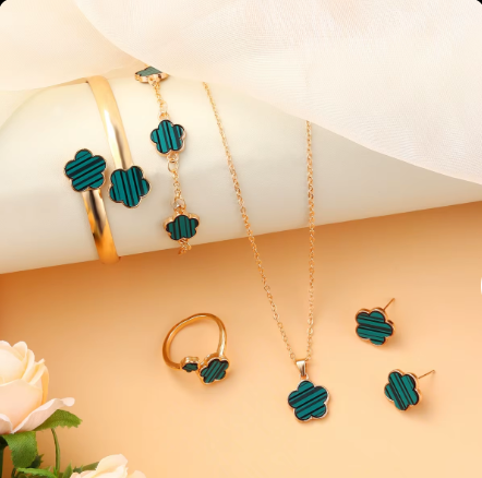 Lucky Flower Jewelry Set Gold Plated Bracelet Five Leaf Grass Necklace Ring Earring With Alloy Material