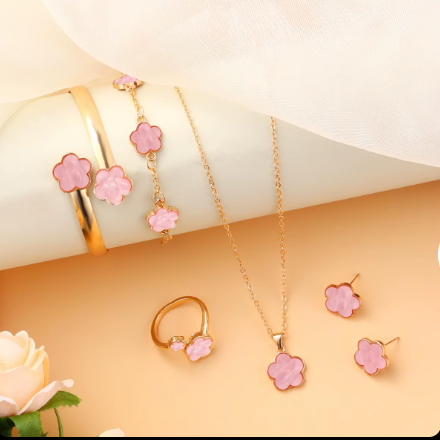 Lucky Flower Jewelry Set Gold Plated Bracelet Five Leaf Grass Necklace Ring Earring With Alloy Material