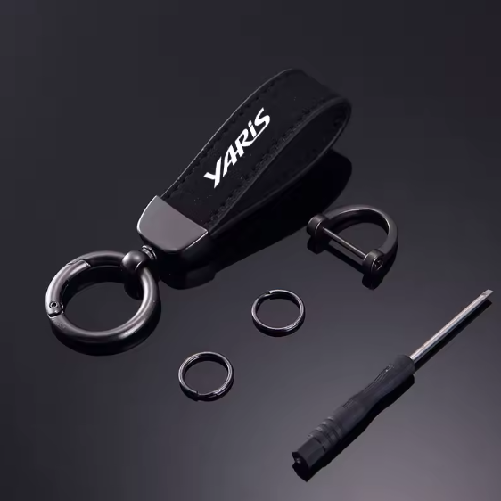 360 Degree Rotating Horseshoe Buckle Car Key Chain Rings Metal Leather Keychain for Toyota YARIS 2022 2019 2017 2015 2013 2010