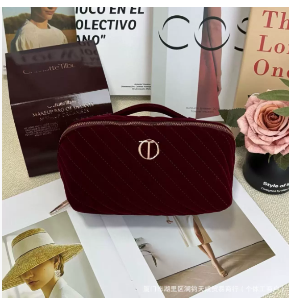 Member gift: Hollywood burgundy velvet cosmetic bag, toiletry bag, storage bag with multiple compartments and large storage space.