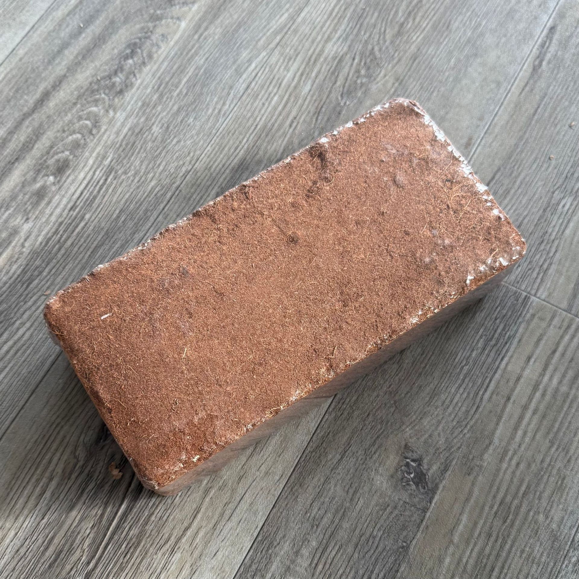 Wholesale Supply of Coconut Brick Nutrient Soil, Organic Flower Cultivation, Vegetable Succulents, Compressed Coconut Powder Bricks, Coconut Bran Cultivation Substrate