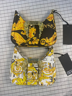 Private channel's premium Medusa printed armpit bag is a little beauty in summer