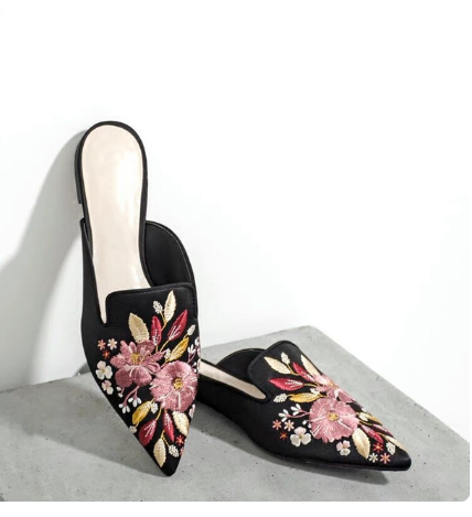 2023 Embroider Floral Shoes Ladies Pointed Toe Slippers Silk Mules Woman Low Heels Slides Flat Sandals Femmes Outside Pantuflas