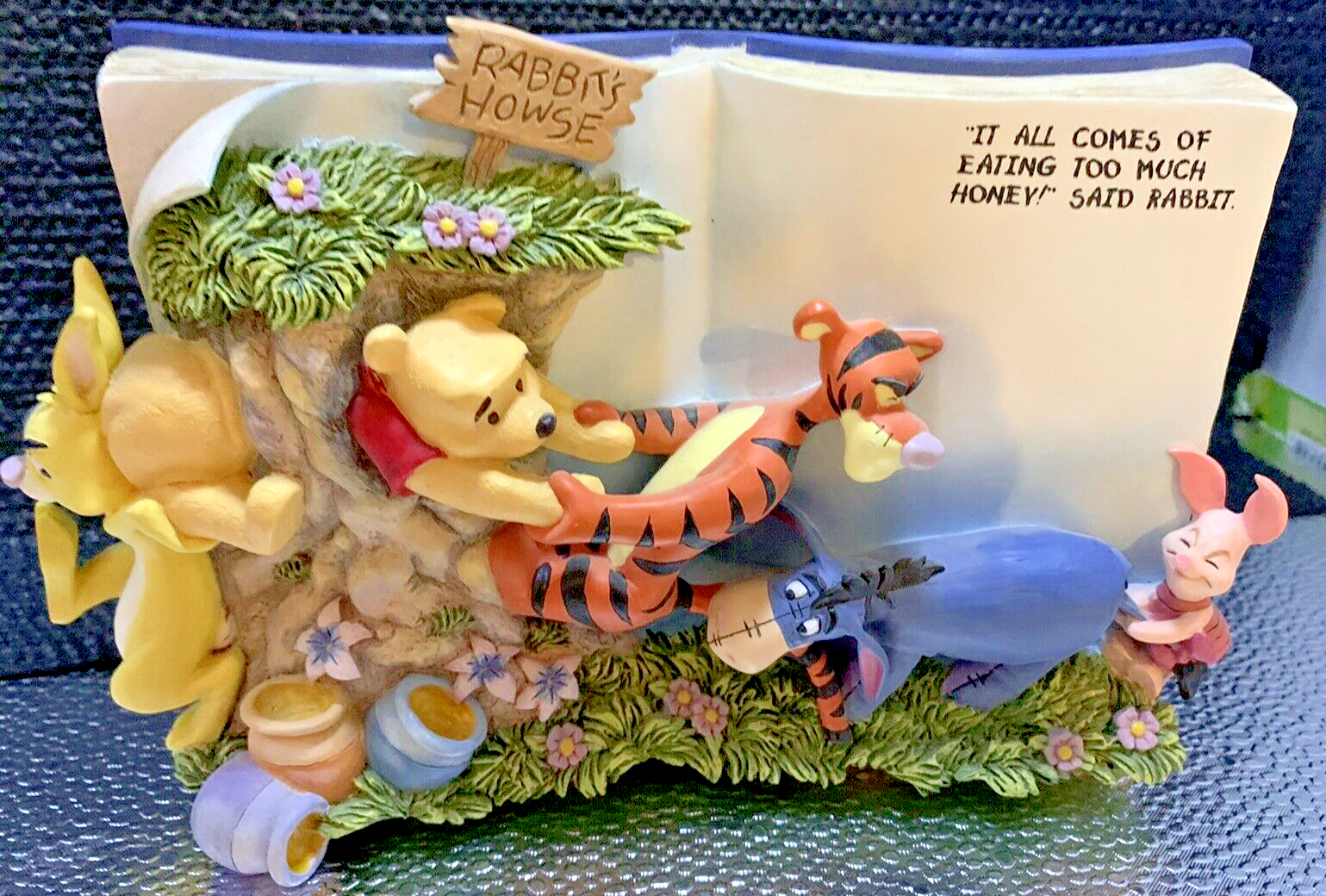 Disney Winnie The Pooh ‘Too Much Honey’ Storybook Collection plaque decor