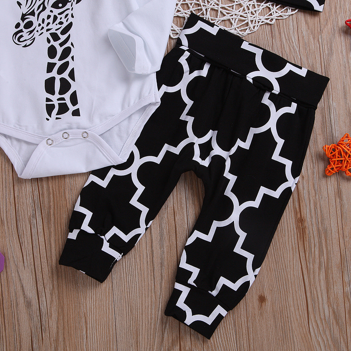 Children's Giraffe Print Crew Neck Romper Hat Three Piece Set