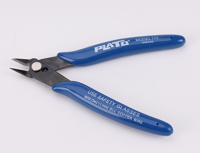 Oblique mouth water pliers