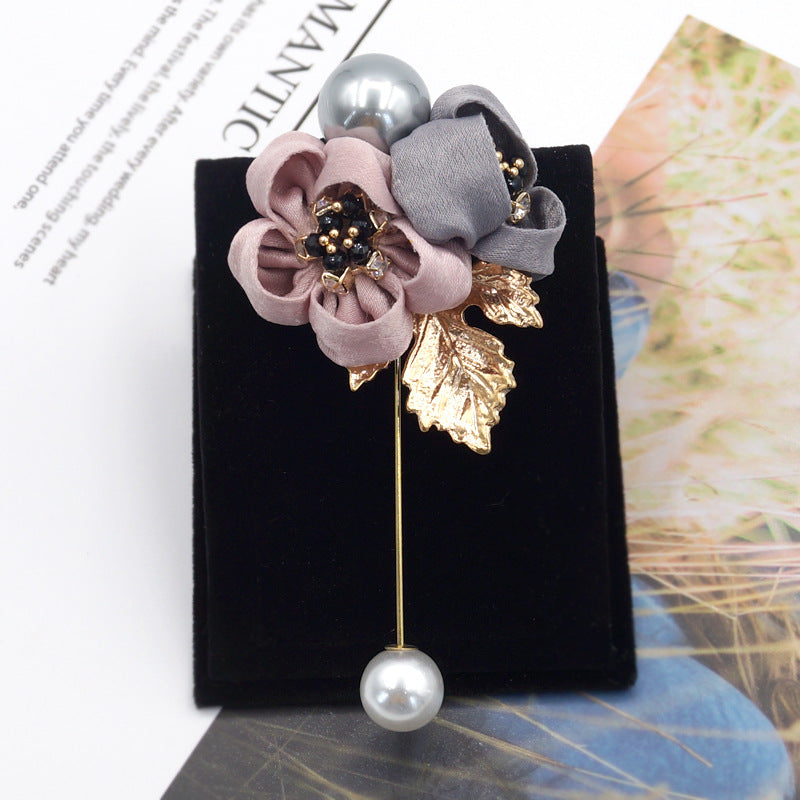 Pearl flower brooch