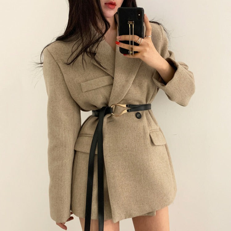 Women's long-sleeved woolen coat with a slim waist design