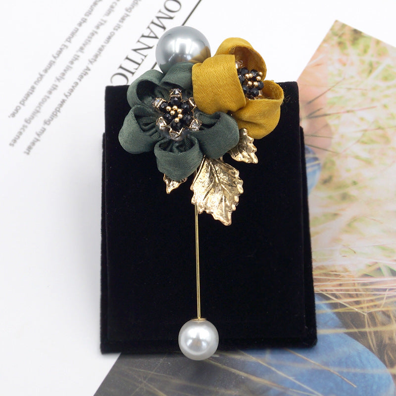 Pearl flower brooch