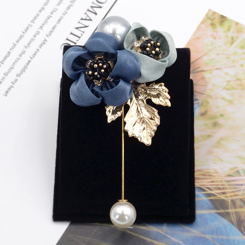 Pearl flower brooch