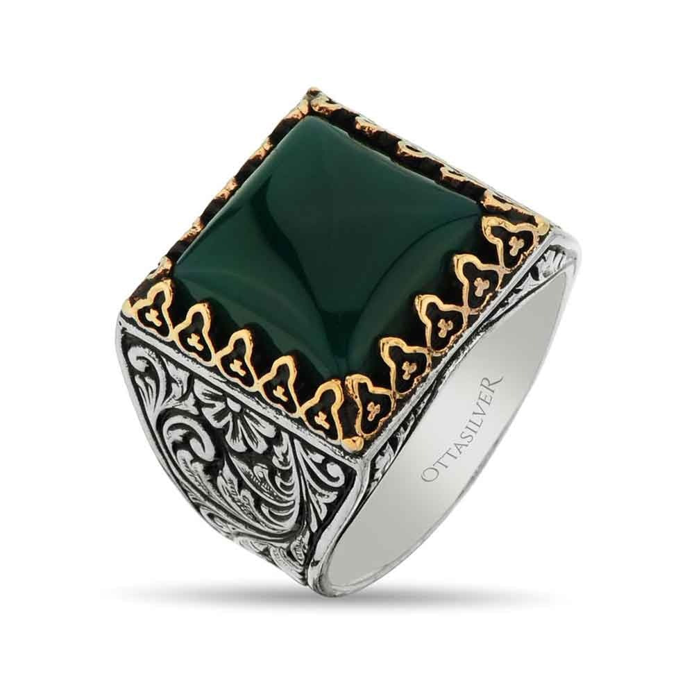 Hot Selling New Men's Retro Domineering Engraved Emerald Ring