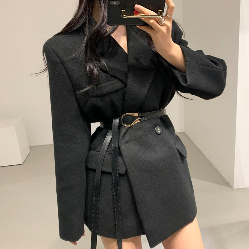 Women's long-sleeved woolen coat with a slim waist design