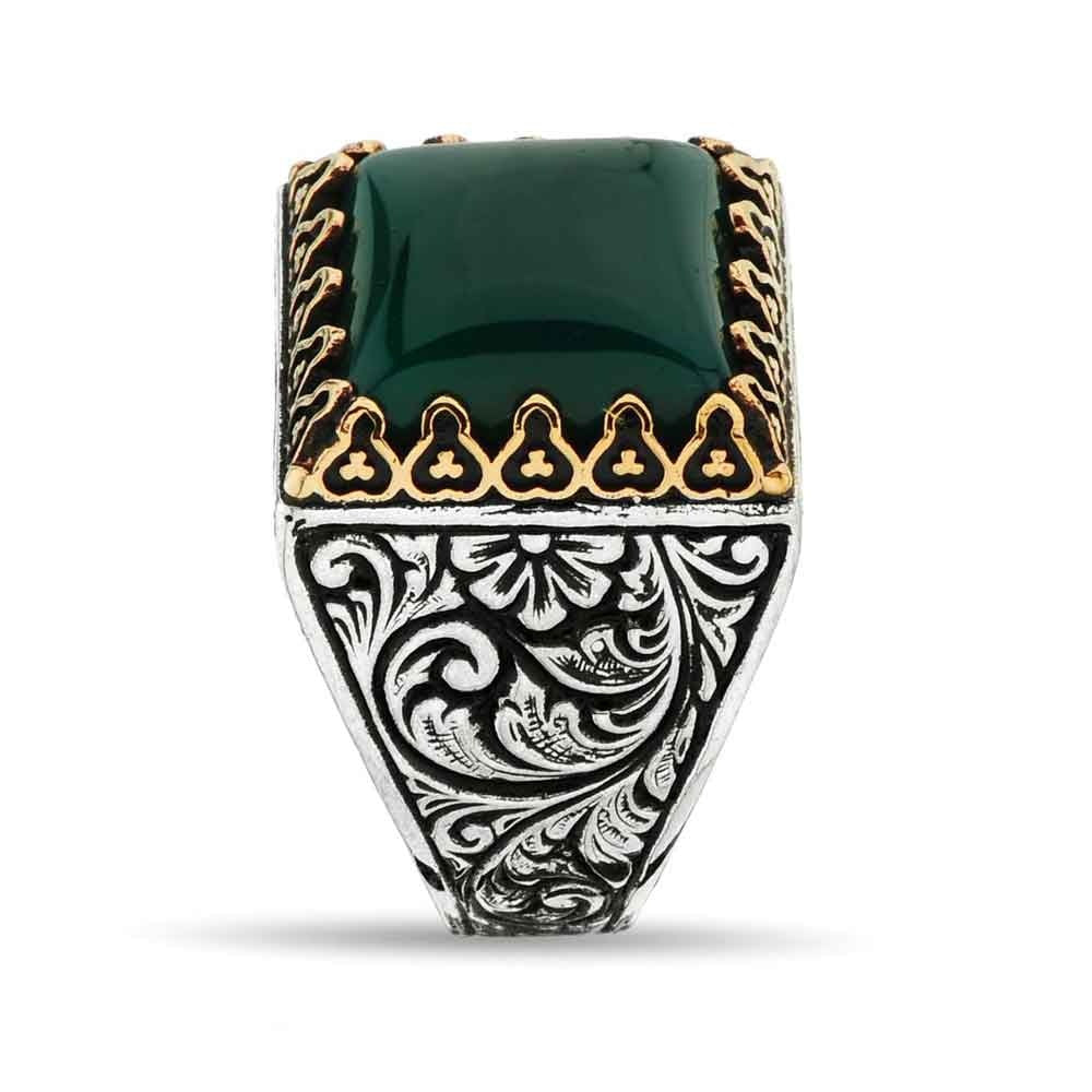 Hot Selling New Men's Retro Domineering Engraved Emerald Ring