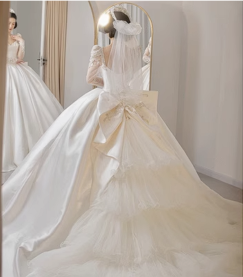 Long-sleeved satin main wedding dress bride 2022 new high-quality texture heavy French style light and small Republic of China style 2023