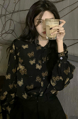 Spring 2023 new black shirt women's design sense niche retro Hong Kong style high-level sense light familiar French top