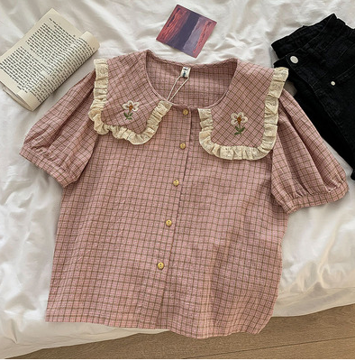 Temperament sweet plaid doll collar shirt 2023 spring new women's clothing age-reducing loose single-breasted short-sleeved top