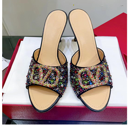 Fashionable summer rhinestone slippers women's outer wear 2022 new crystal leather fine heel V buckle high-heeled word sandals