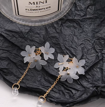 Fresh petal pendant earrings sweet tassel long translucent petal temperament simple and elegant no ear piercing ear clip