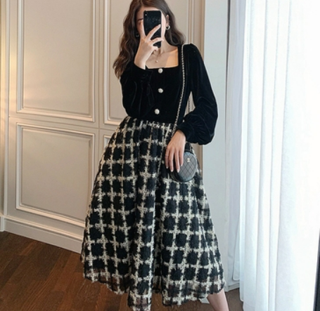 Autumn and winter new French Hepburn style little black dress Slim temperament ladies gold velvet stitching plaid dress children