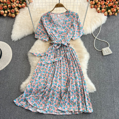 Summer 2022 French retro mid-length dress with waist and thin puff sleeves V-neck floral pleated dress with short sleeves