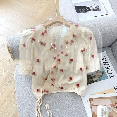 Big-name pick up leaks spike ~ puff sleeve chiffon shirt women's summer new design rose embroidery short top