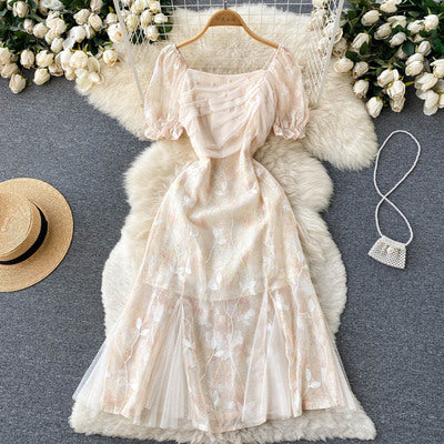 Mesh embroidery fleeing princess dress waist slim puff sleeves gentle wind super fairy age reduction big swing A-line skirt