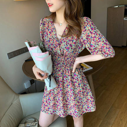 Short-sleeved V-neck floral dress women's summer 2021 new small design small waist slim skirt