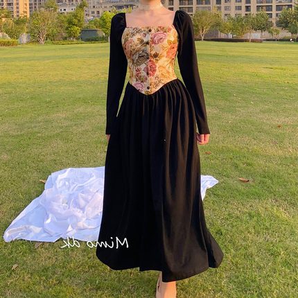 French retro court style oil painting sense square neck dress feminine temperament niche Hepburn spring dress 2022 new