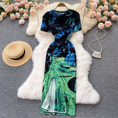 Short-sleeved dress women's design sense niche tie-dye scheming pleated self-cultivation mid-length slit over-the-knee skirt