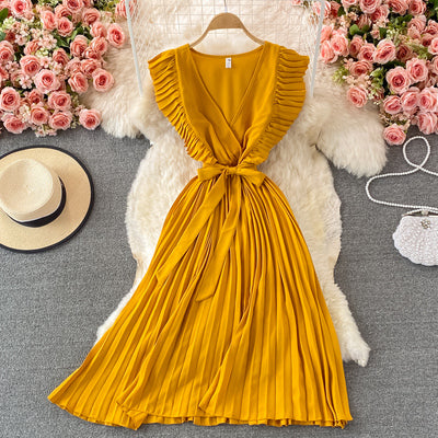 Summer's new Hepburn light and familiar style, elegant temperament, waist and thin, mid-length, flying-sleeve V-neck pleated dress