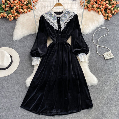 2021 autumn and winter new French retro super fairy sen series Hepburn style lace stitching round neck velvet dress